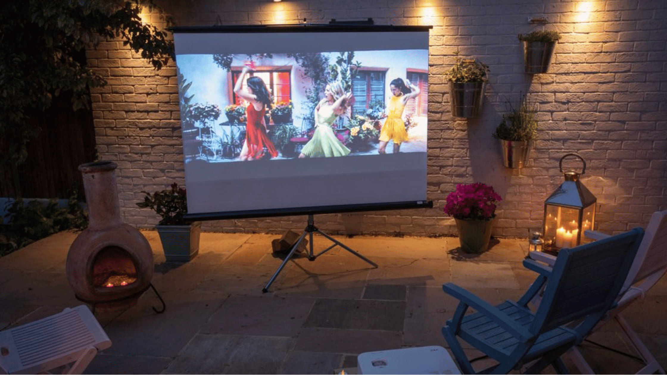 watching-movie-outside-with-projector